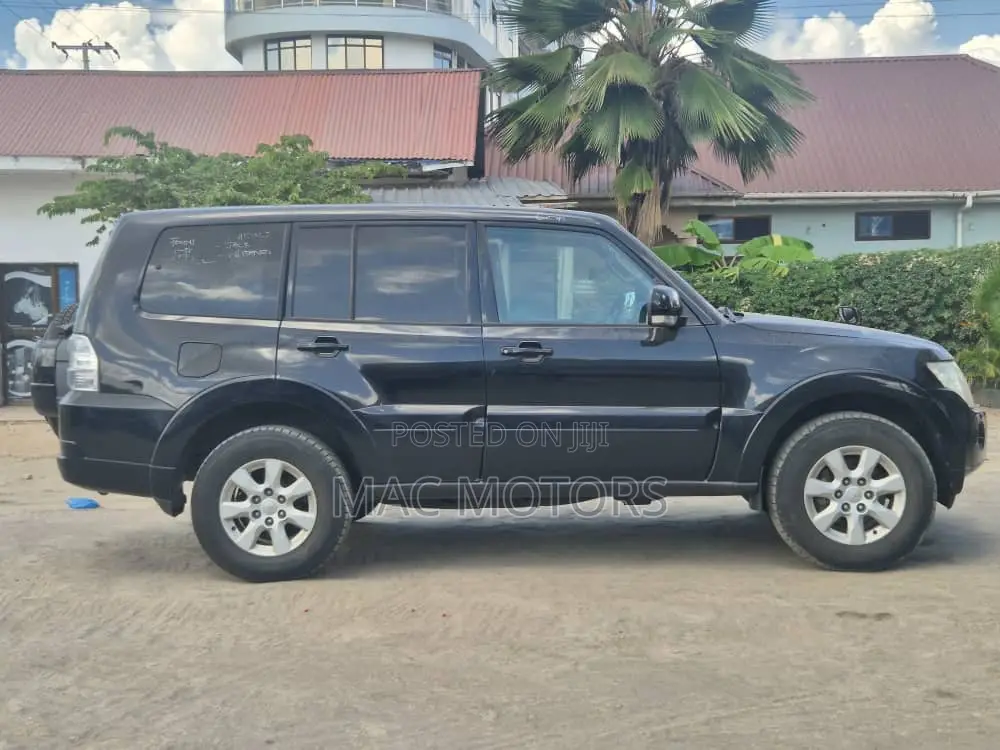 Mitsubishi Pajero 3.2 DI-D Elegance Automatic 2008 Black