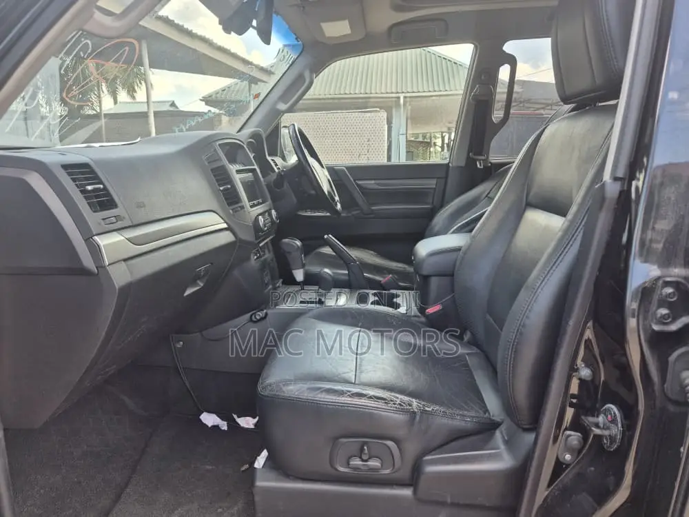 Mitsubishi Pajero 3.2 DI-D Elegance Automatic 2008 Black