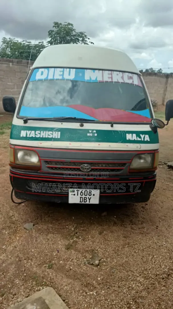 Toyota HiAce 1997 White