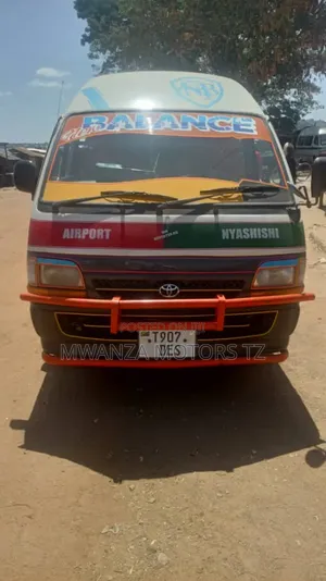 Toyota HiAce 2001 White