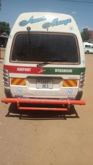 Toyota HiAce 2001 White
