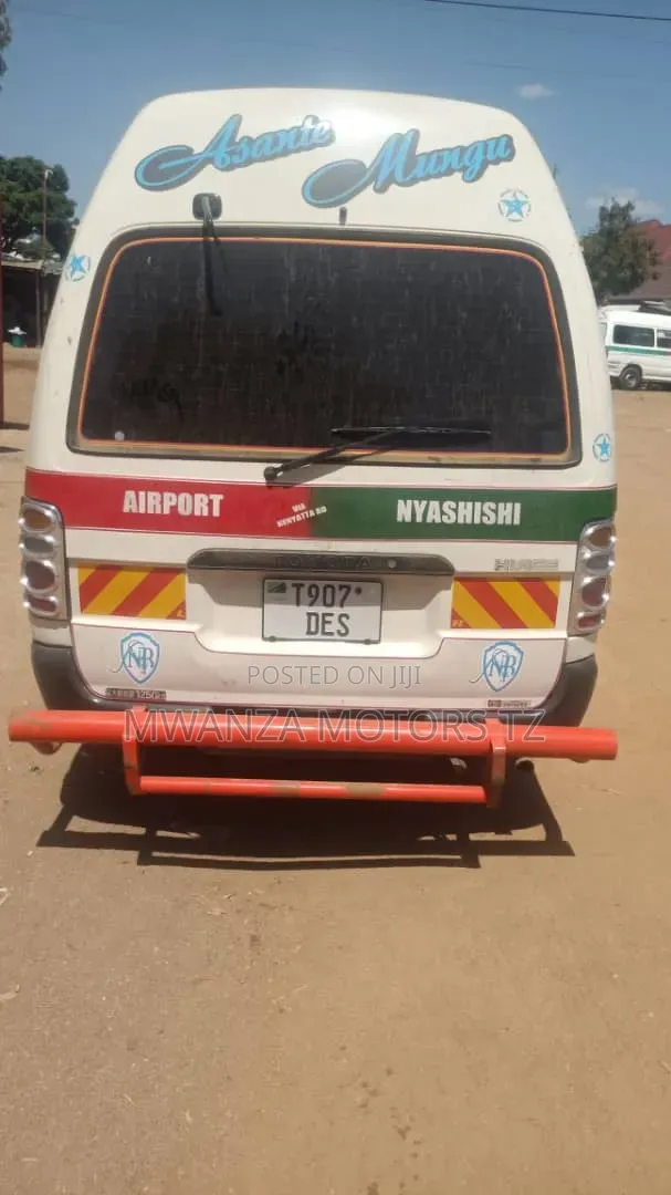 Toyota HiAce 2001 White