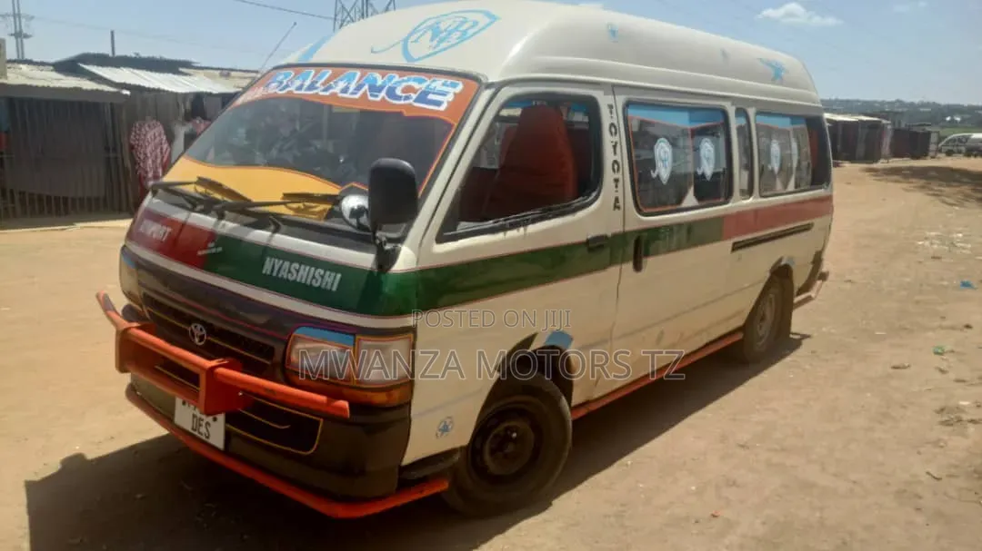 Toyota HiAce 2001 White