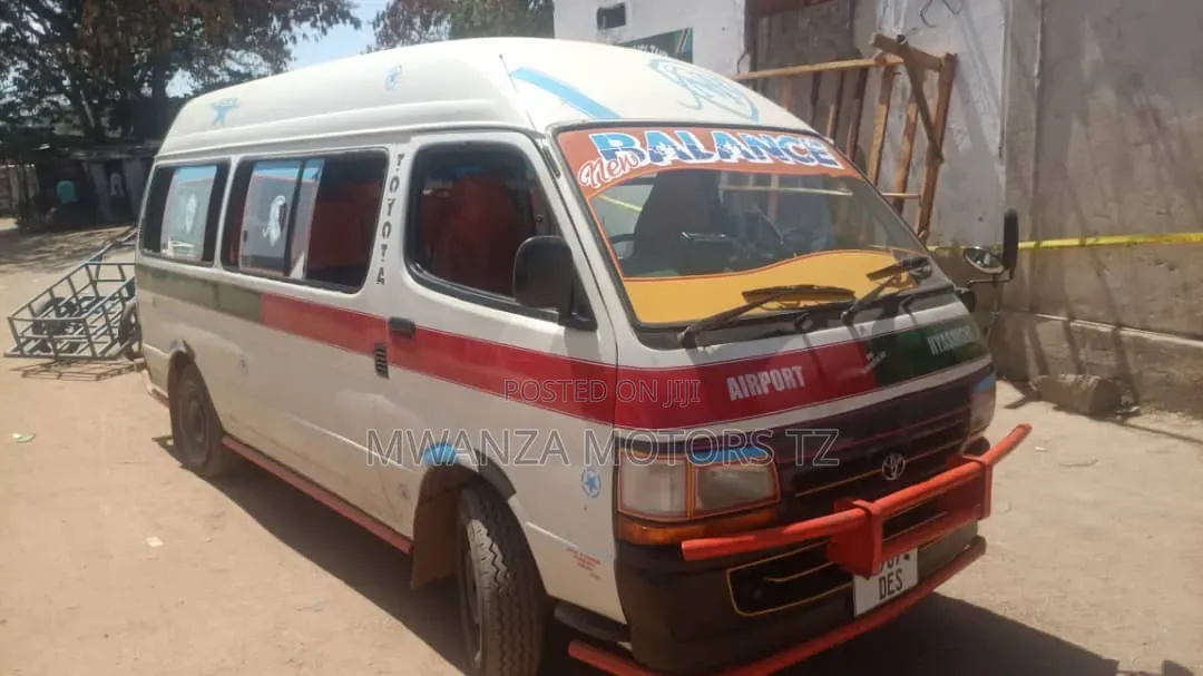 Toyota HiAce 2001 White