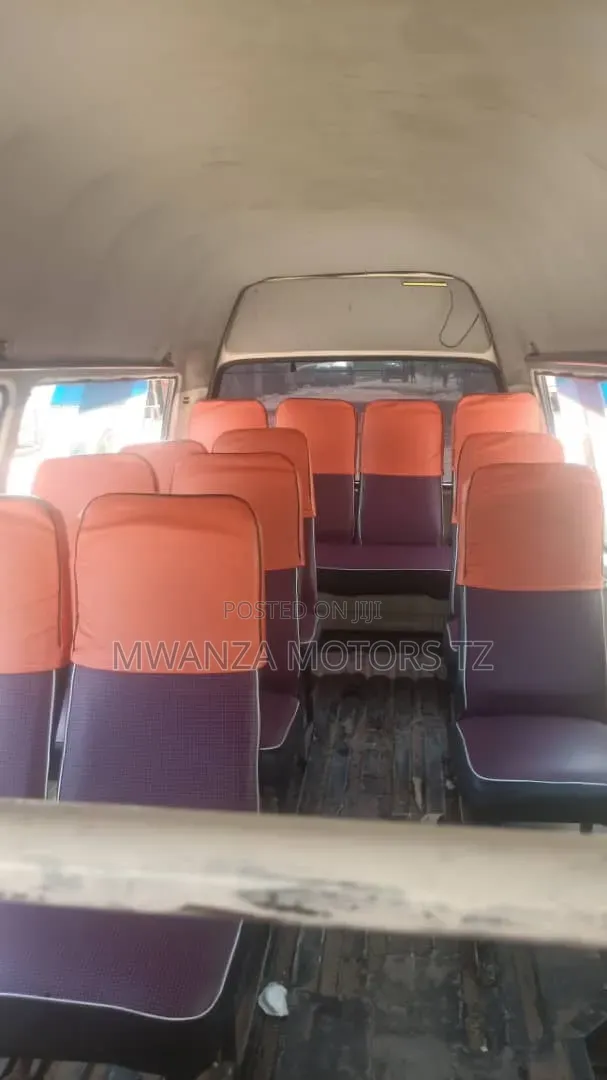 Toyota HiAce 2001 White