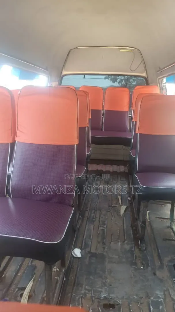 Toyota HiAce 2001 White