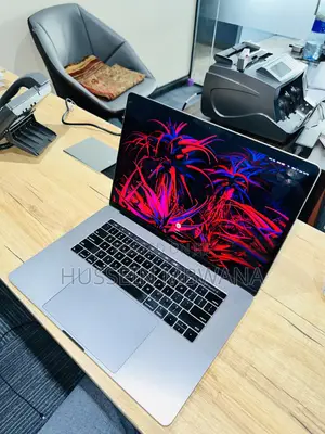 Laptop Apple MacBook Pro 2018 16GB Intel Core i7 SSD 256GB