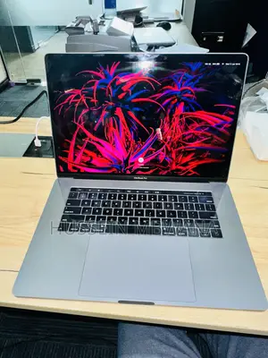Laptop Apple MacBook Pro 2018 16GB Intel Core i7 SSD 256GB