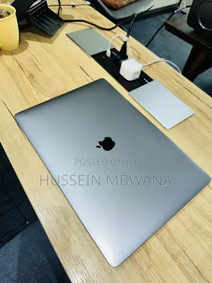Laptop Apple MacBook Pro 2018 16GB Intel Core i7 SSD 256GB