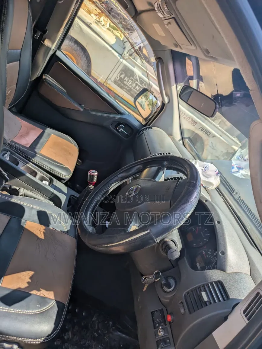 Nissan Navara 2008 Black