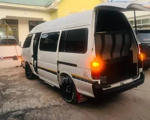 Toyota HiAce 2005 White