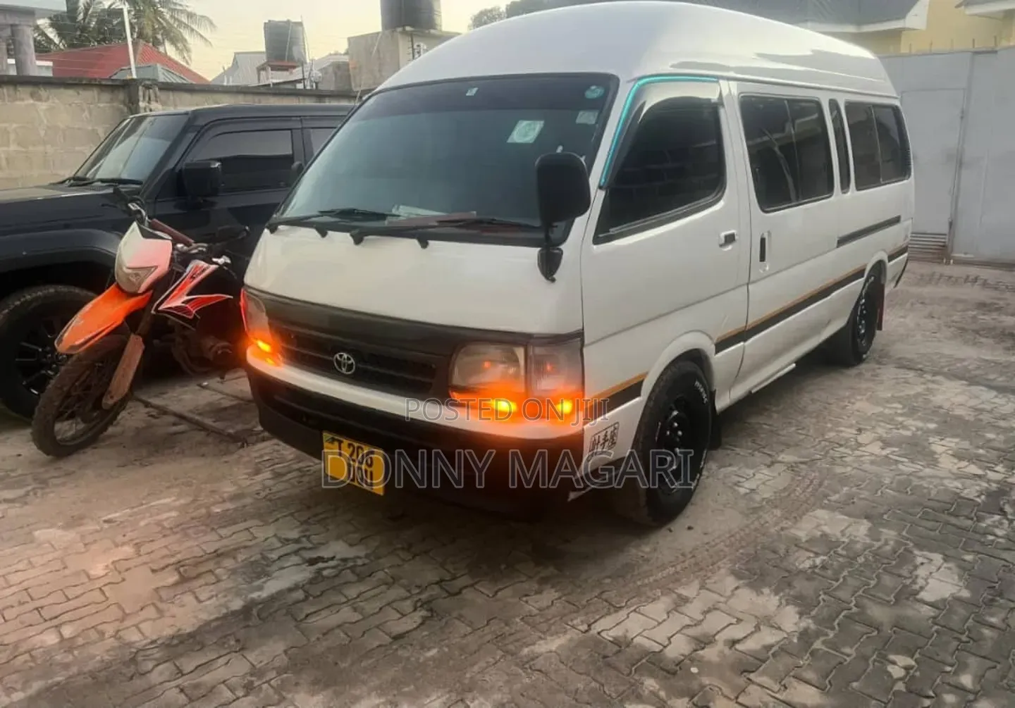 Toyota HiAce 2005 White