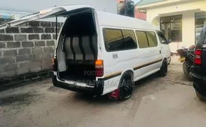 Toyota HiAce 2005 White