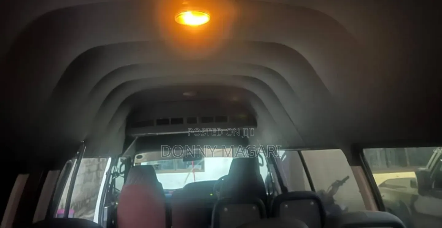 Toyota HiAce 2005 White