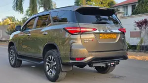 Toyota Fortuner 2.8 D AWD 2021 Brown