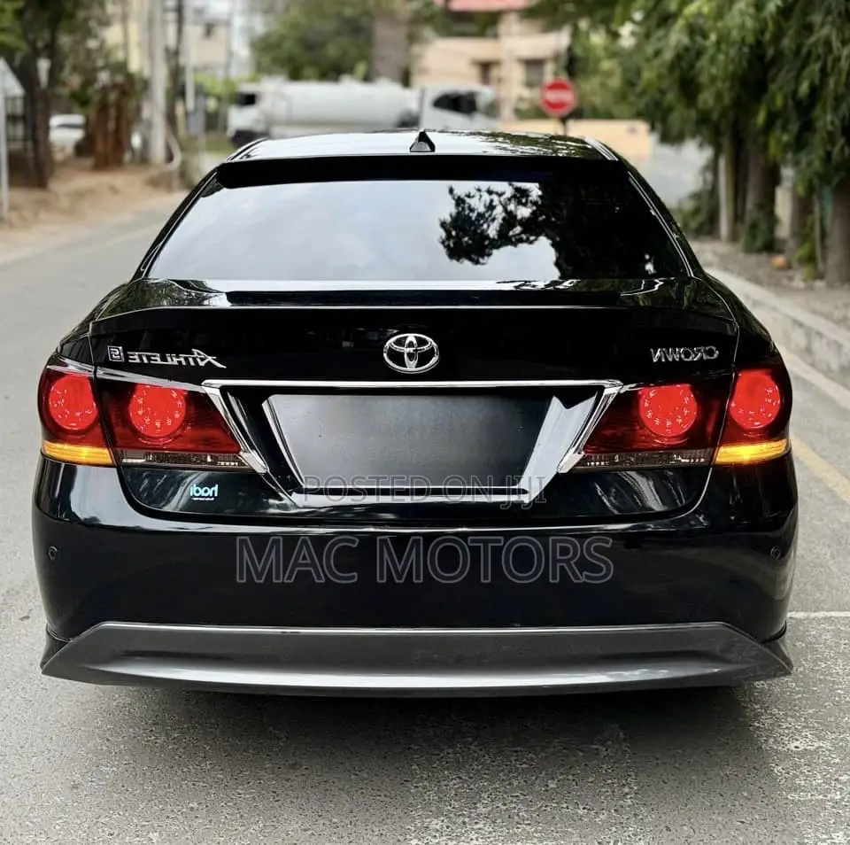 Toyota Crown 2013 Black