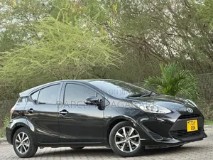 Toyota Aqua 2017 Black