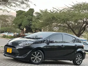 Toyota Aqua 2017 Black