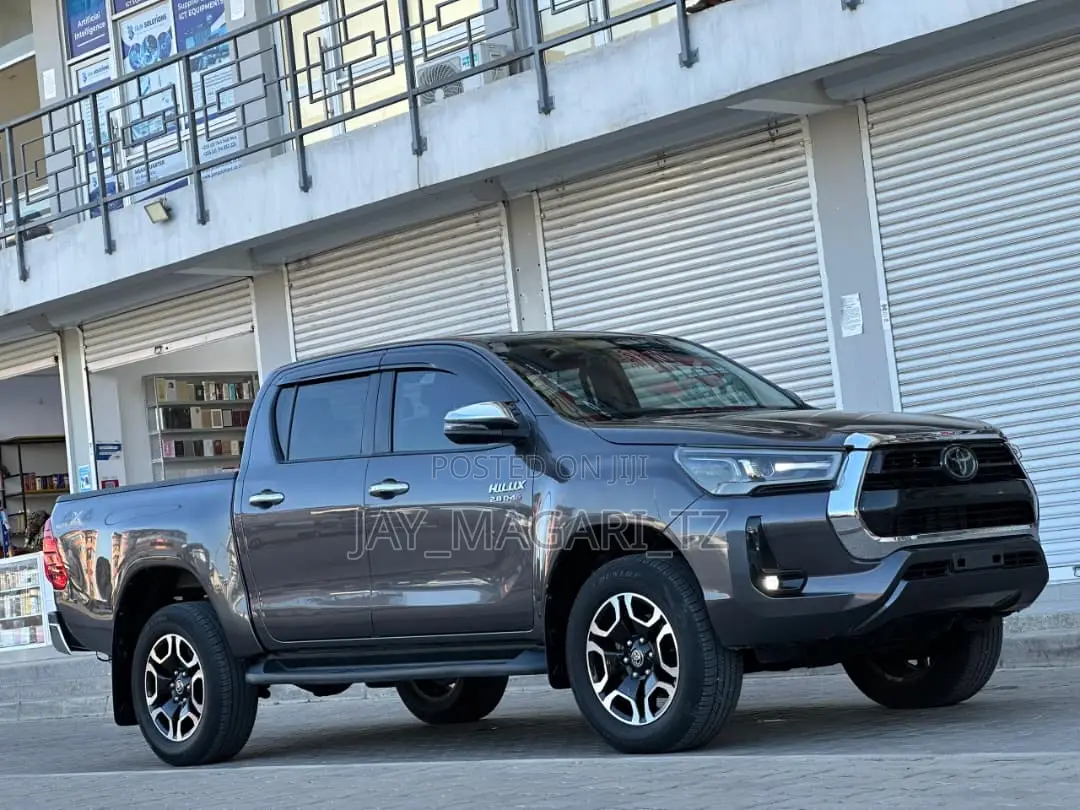 Toyota Hilux 2021 Gray