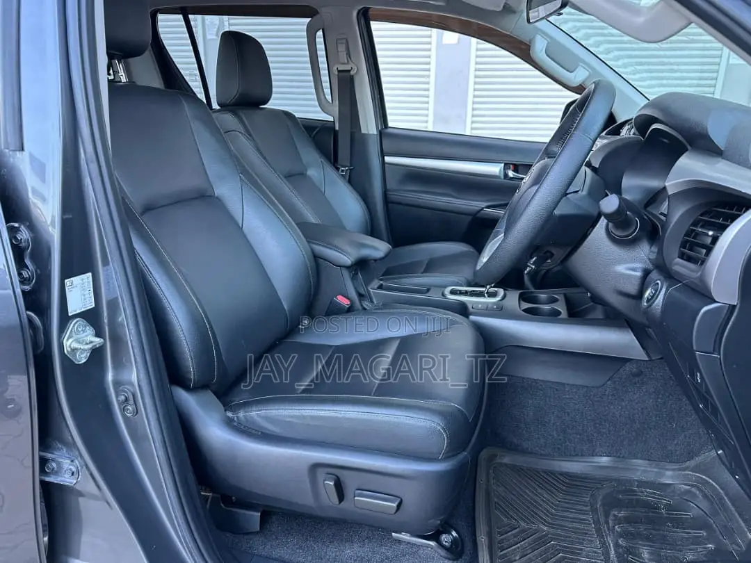 Toyota Hilux 2021 Gray