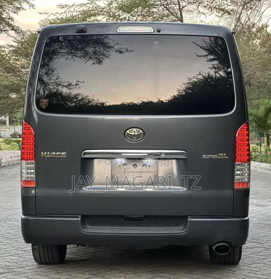 Toyota HiAce 2006 Grey
