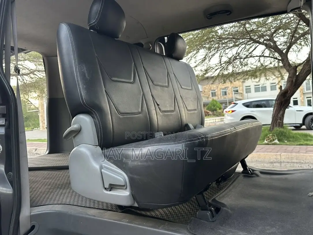 Toyota HiAce 2006 Grey