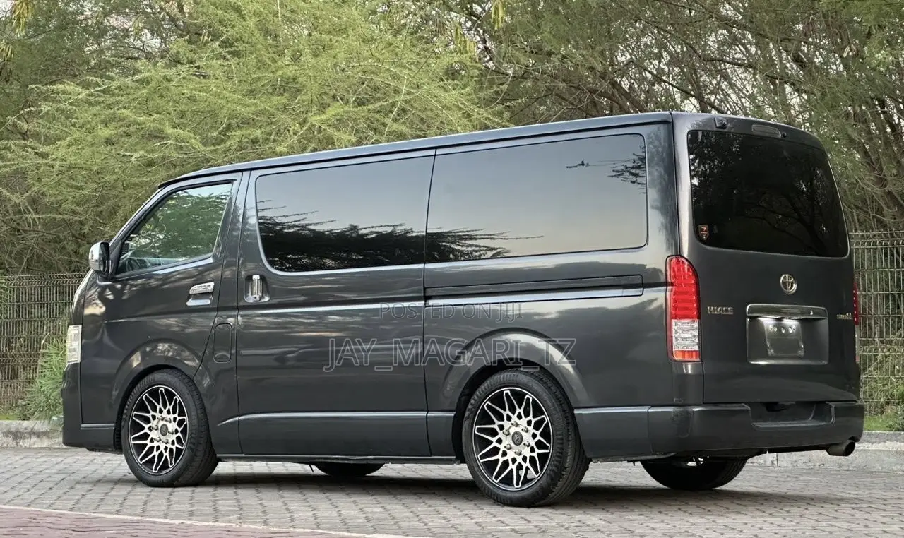 Toyota HiAce 2006 Grey