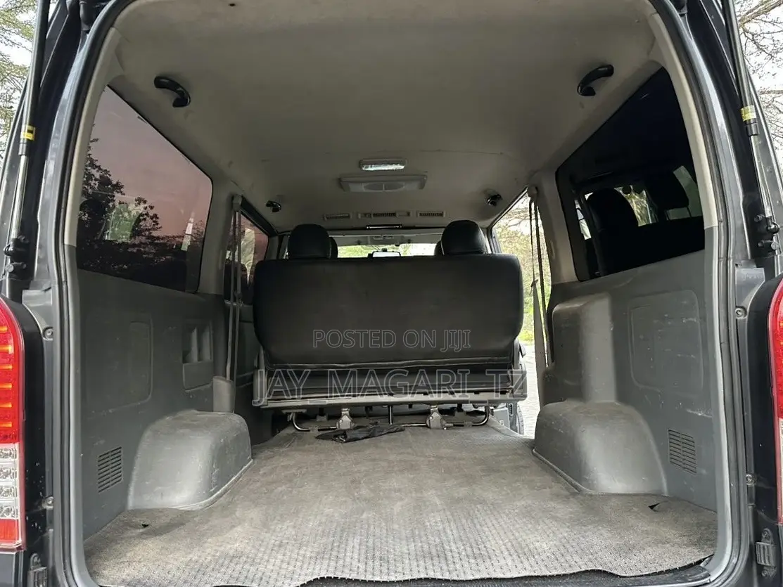 Toyota HiAce 2006 Grey
