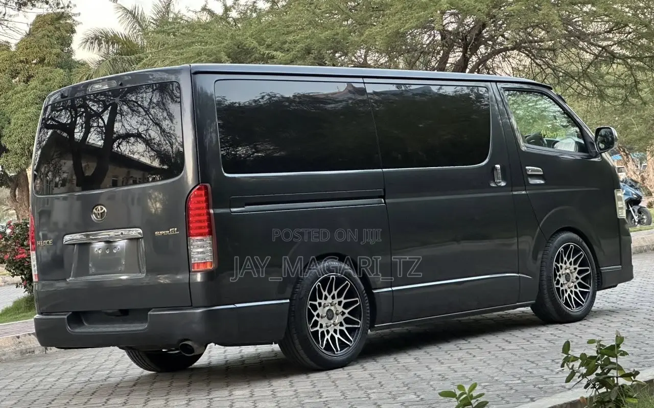Toyota HiAce 2006 Grey