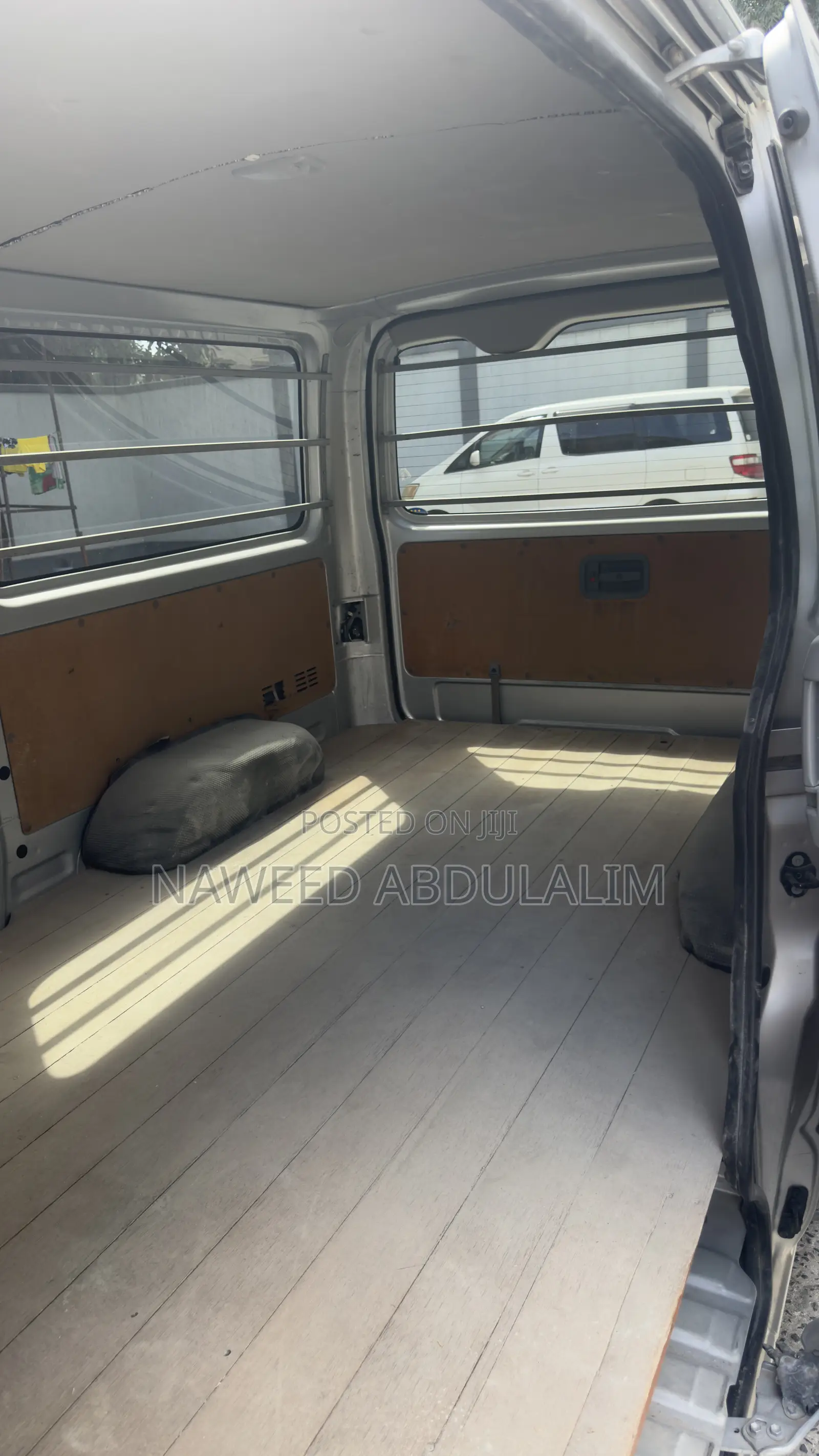 Toyota HiAce 2009 Silver