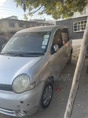 Toyota Sienta 2005 Silver
