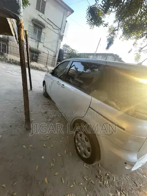 Toyota Sienta 2005 Silver