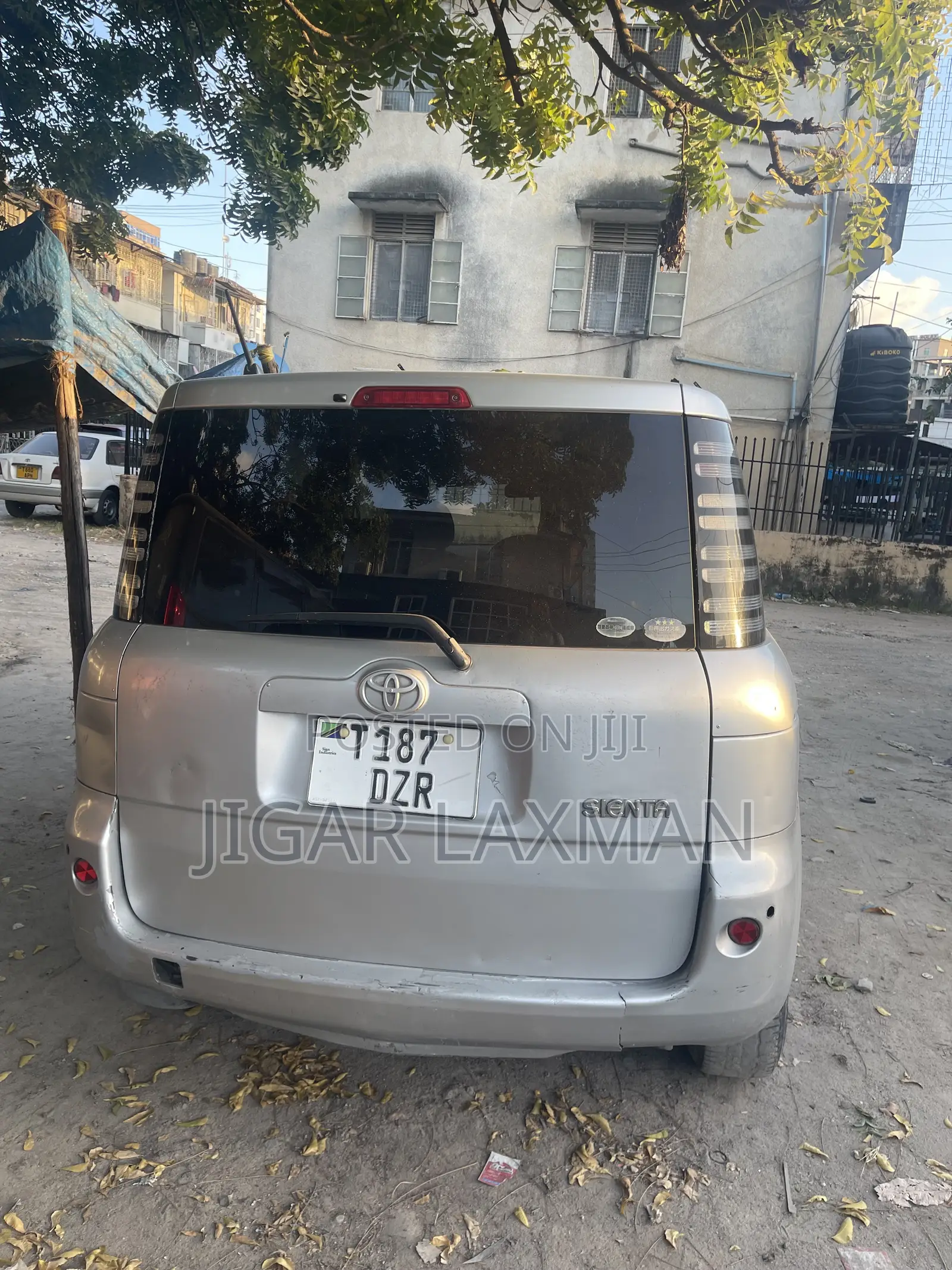 Toyota Sienta 2005 Silver