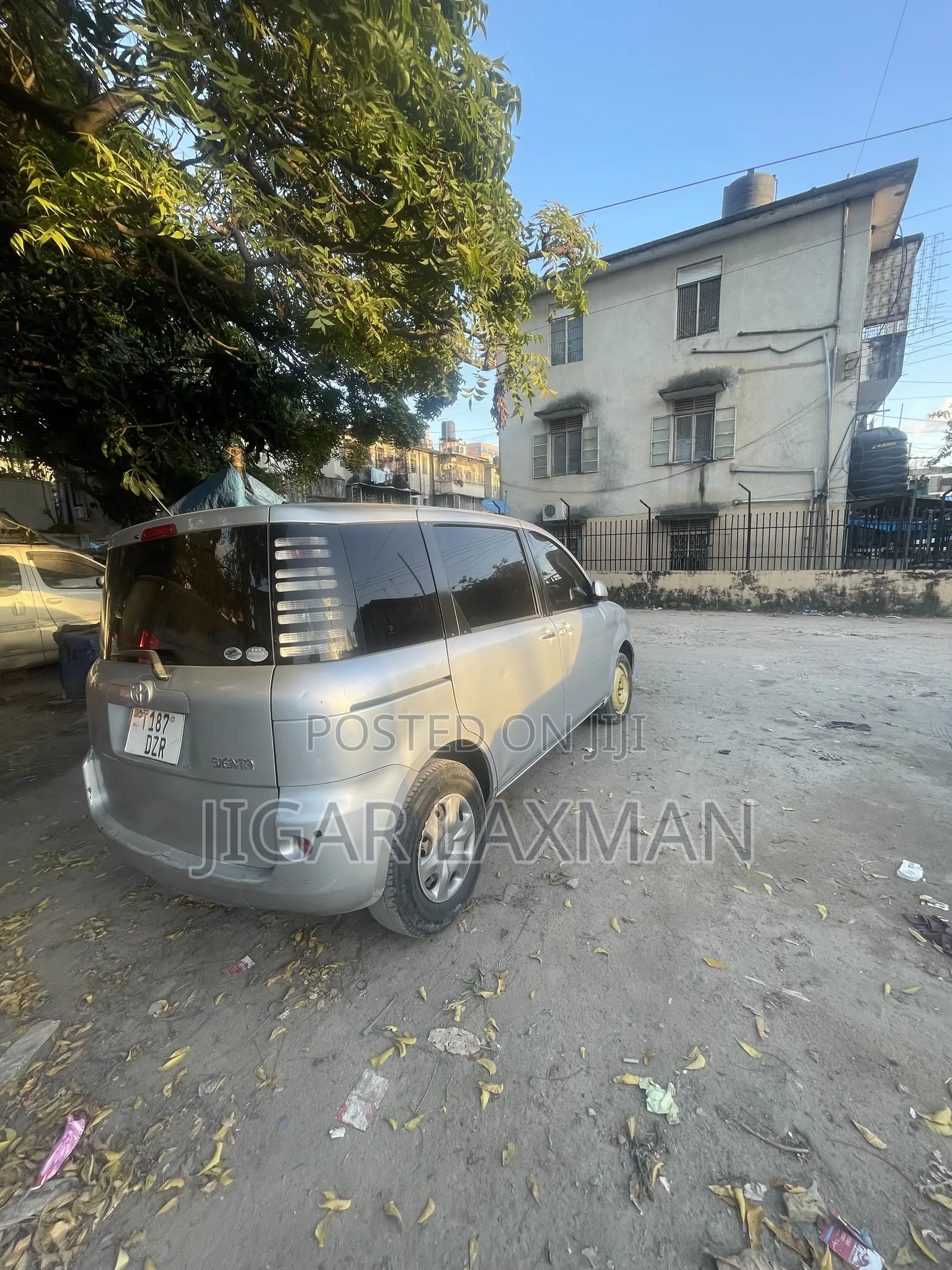 Toyota Sienta 2005 Silver