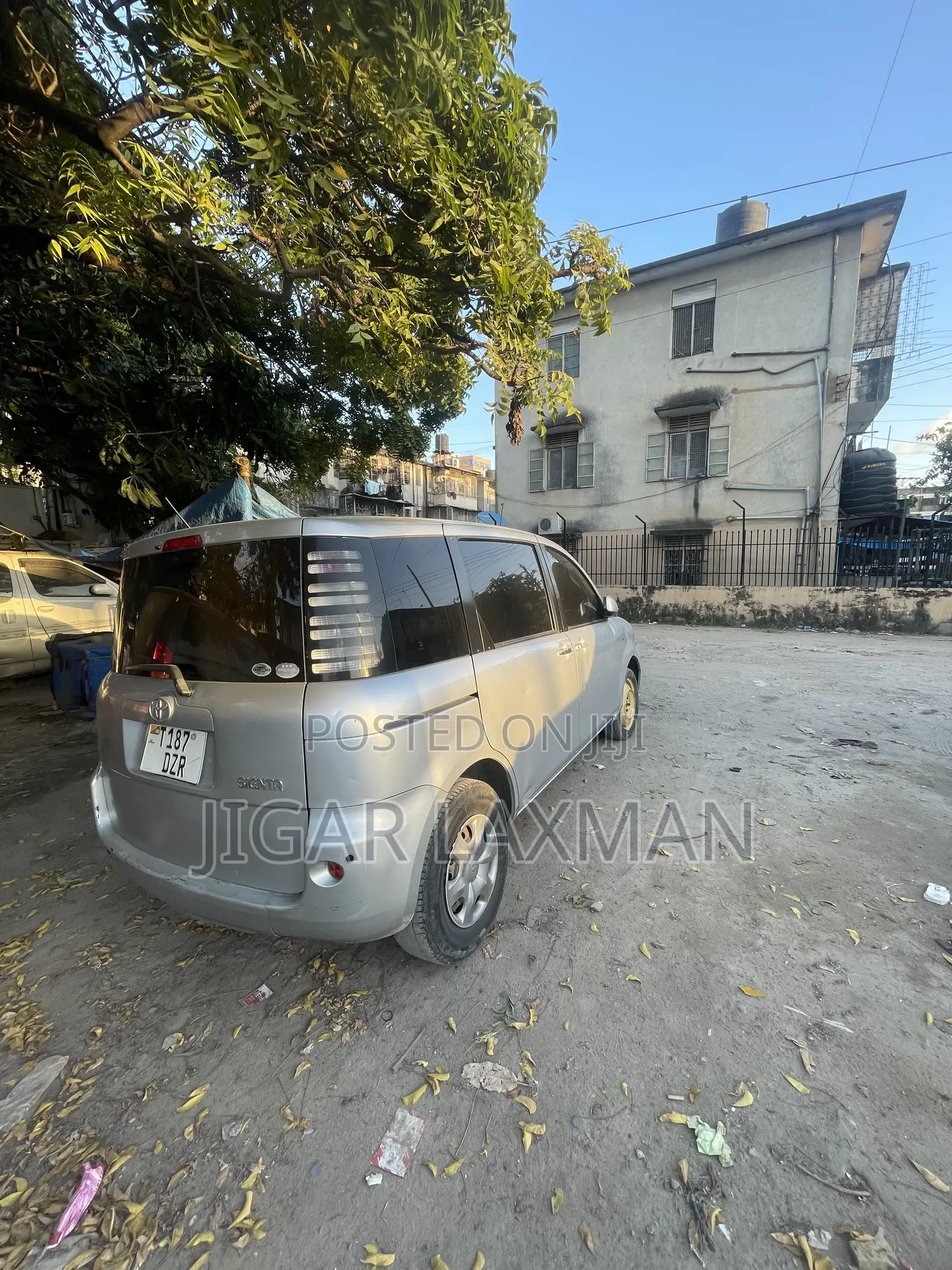 Toyota Sienta 2005 Silver