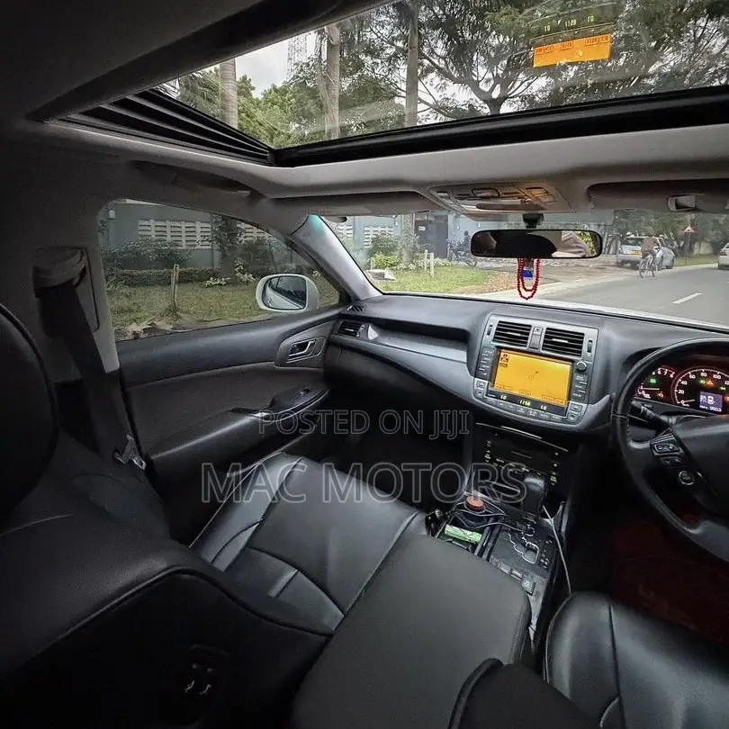 Toyota Crown 2009 White