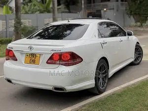 Toyota Crown 2009 White