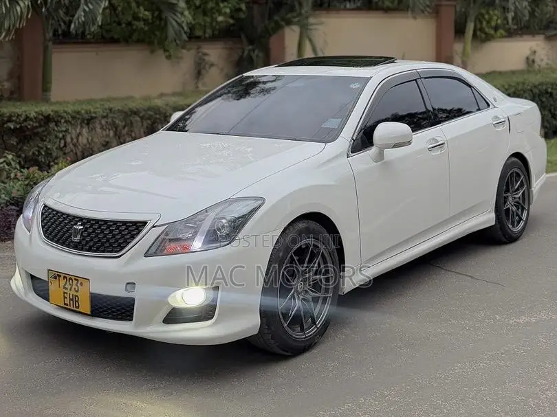 Toyota Crown 2009 White