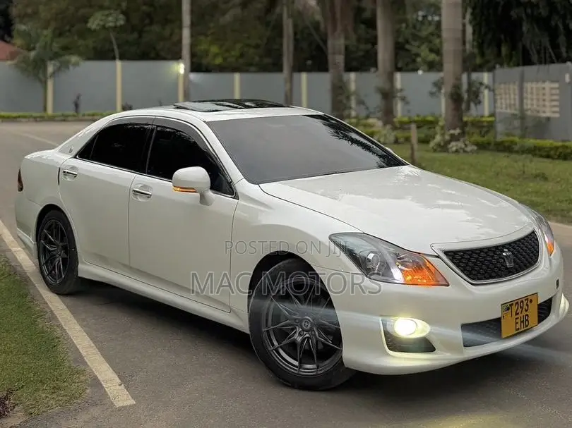 Toyota Crown 2009 White