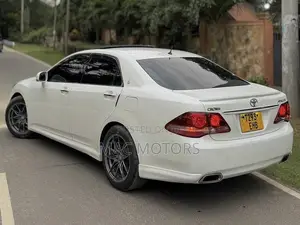 Toyota Crown 2009 White