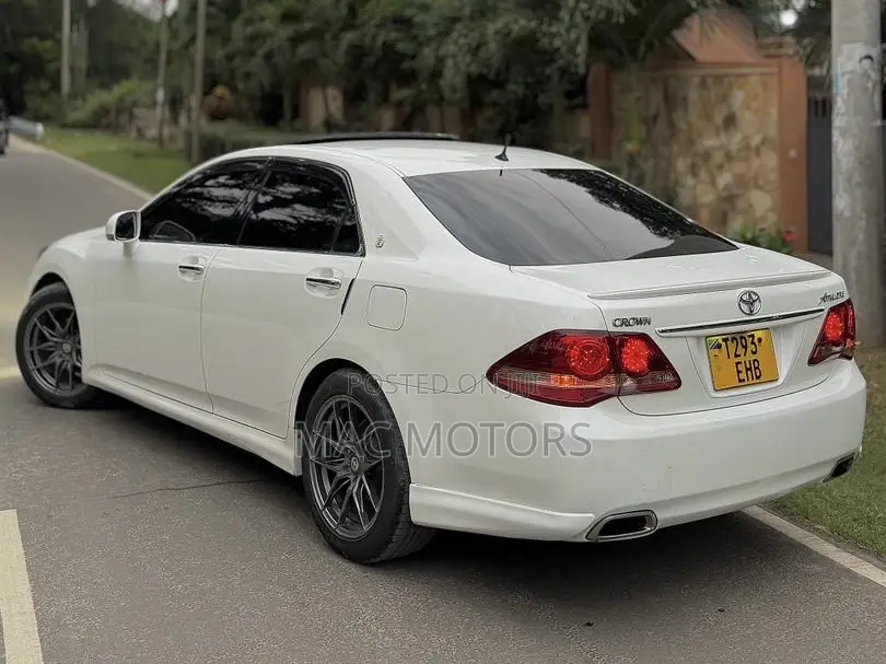 Toyota Crown 2009 White
