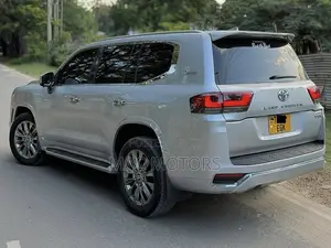 Toyota Land Cruiser 2023 Silver