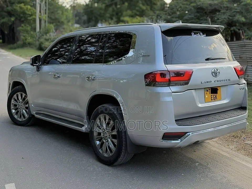 Toyota Land Cruiser 2023 Silver