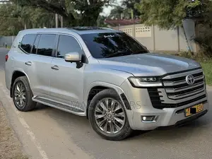 Toyota Land Cruiser 2023 Silver