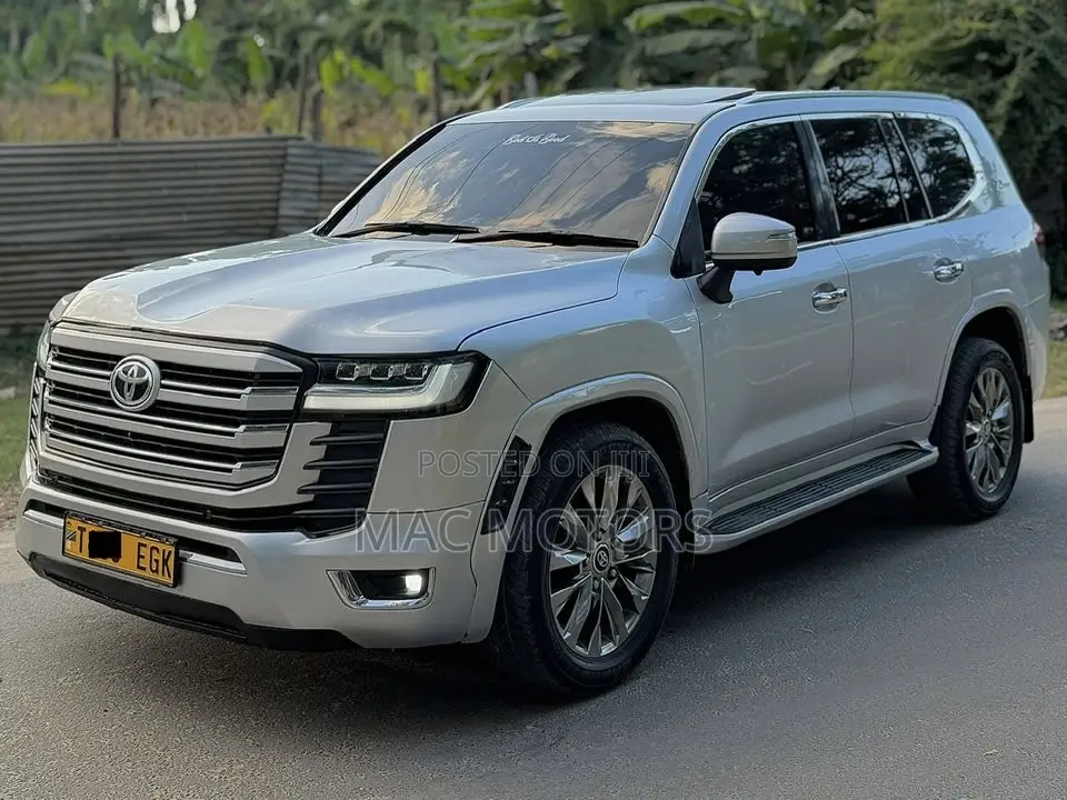 Toyota Land Cruiser 2023 Silver