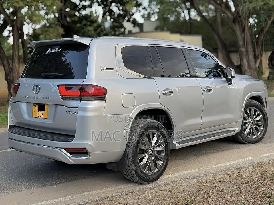 Toyota Land Cruiser 2023 Silver
