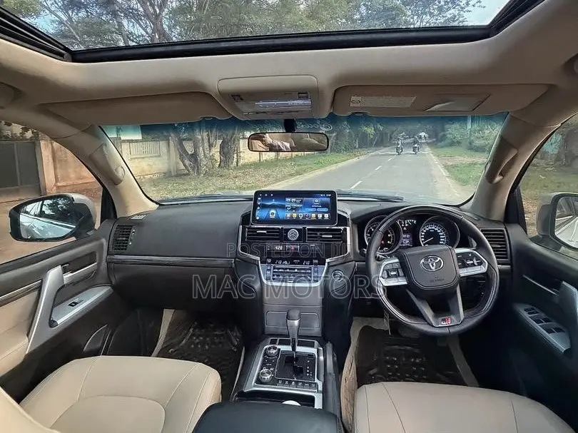 Toyota Land Cruiser 2023 Silver