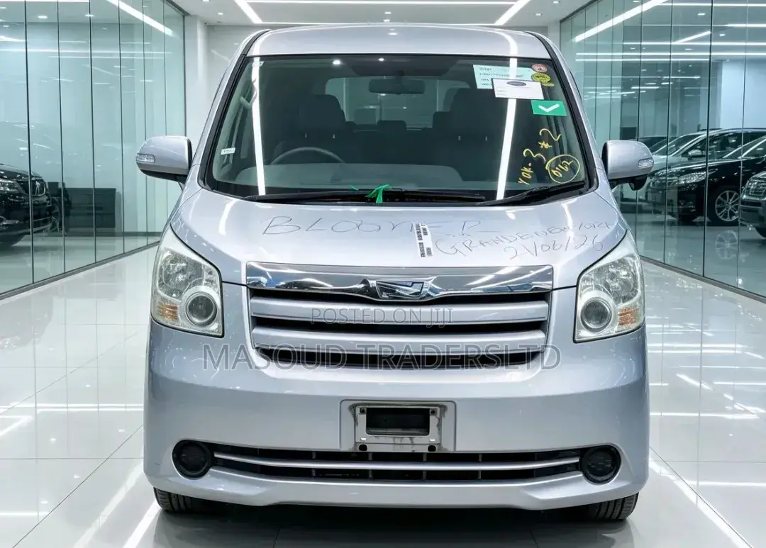 Toyota Noah 2009 Blue