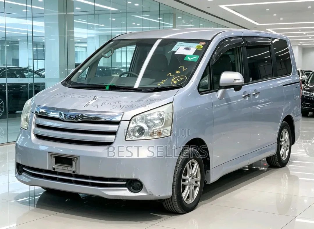 Toyota Noah 2009 Blue