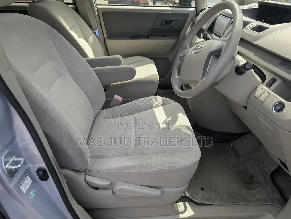 Toyota Noah 2009 Blue